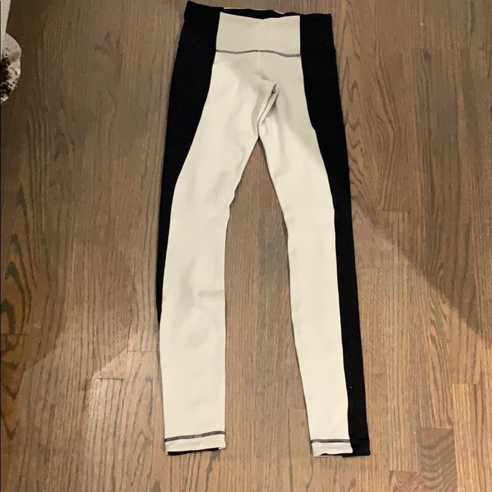 Size 4 lululemon reversible leggings
